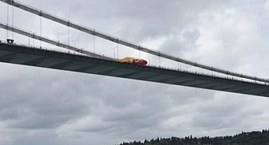 Galatasaray’ın bayrakları İstanbul Boğazı’nda dalgalanıyor
