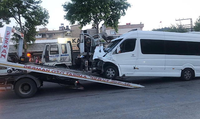 Gaziantep’te yolcu servisi ile traktör çarpıştı: 1 ölü, 1 yaralı