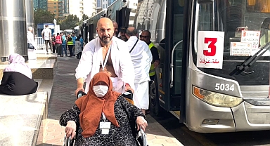 Hacı adayları Arafat yolunda