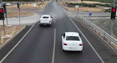 Havadan trafik denetiminde şaşırtan görüntü: Sadece 3 araç kırmızı ışıkta durdu