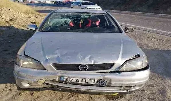 İki otomobil çarpıştı: 2 yaralı