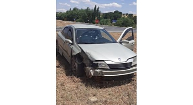 İki otomobil çarpıştı: 2 yaralı