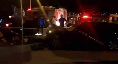 İki otomobil kafa kafaya çarpıştı: 1'i ağır 3 yaralı