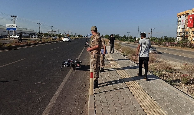 İslahiye’de aracın sıkıştırdığı motor devrildi: 2 yaralı