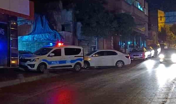 Kavgaya müdahale etmek isteyen polis memuru pompalıyla vurularak yaralandı