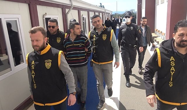 Kız meselesi yüzünden arkadaşını boğazını kesti