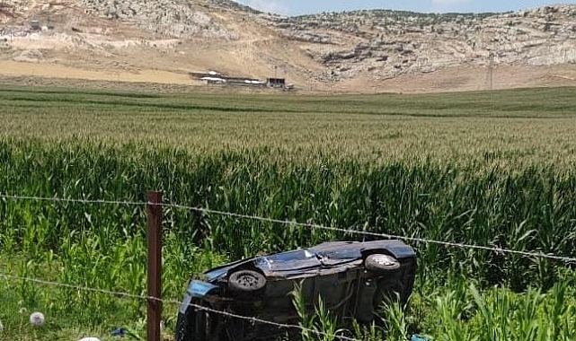 Kontrolden çıkan otomobil yol kenarına savruldu: 6 yaralı