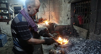 Kurban kesiminin ardından 50 derece sıcakta kelle paça mesaisi