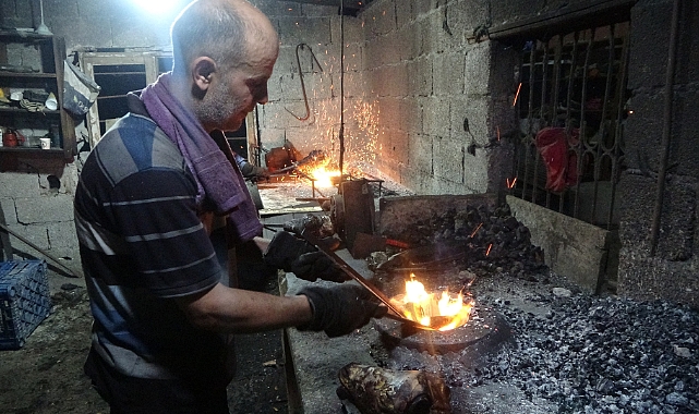 Kurban kesiminin ardından 50 derece sıcakta kelle paça mesaisi