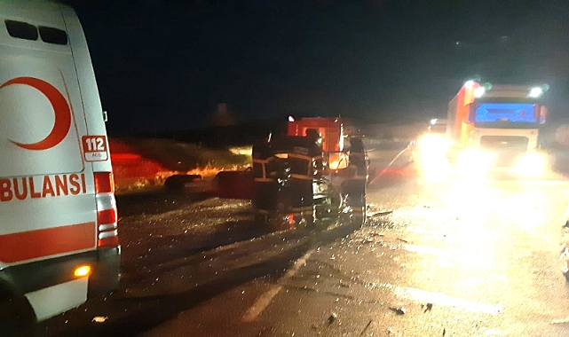 Kütahya'da otomobil ile tır çarpıştı: 5 yaralı