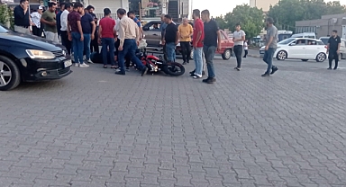 Motosiklet ile otomobil çarpıştı: 2 yaralı