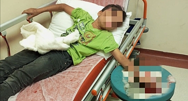 Parmağını sıkıştıranların imdadına itfaiye yetişti