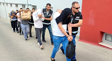 Piyasaya yüzlerce sahte altın süren şüphelilerden 4'ü tutuklandı