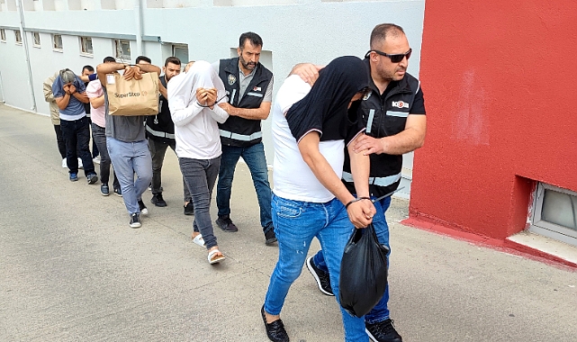 Piyasaya yüzlerce sahte altın süren şüphelilerden 4'ü tutuklandı