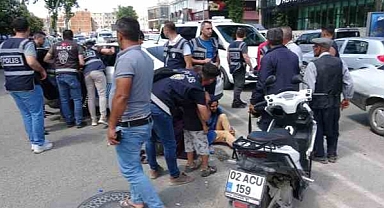 Polis aracı ile motosiklet çarpıştı: 2 yaralı