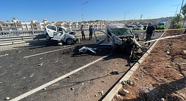 Şanlıurfa’da otomobil ile hafif ticari araç çarpıştı! 3 ölü, 2 yaralı