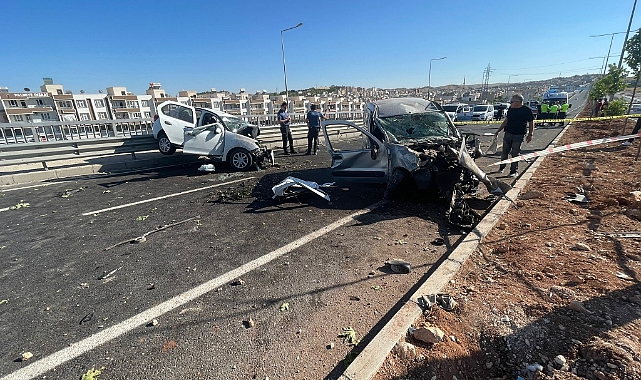 Şanlıurfa’da otomobil ile hafif ticari araç çarpıştı! 3 ölü, 2 yaralı