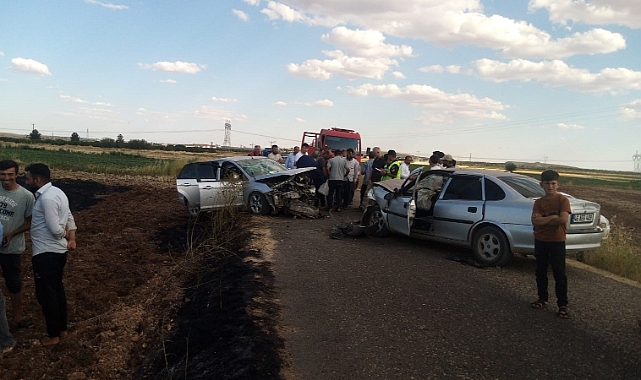 Şanlıurfa'da otomobiller kafa kafaya çarpıştı: 5 yaralı