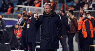 Sergen Yalçın son görüşmeler için Bakü’de