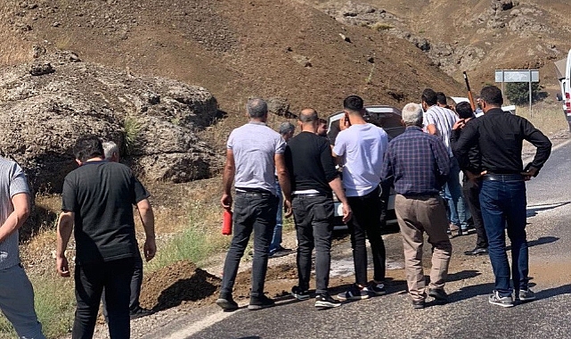 Seyir halindeki otomobil alev aldı