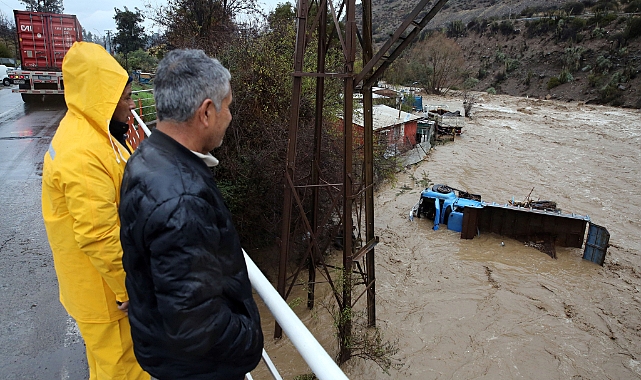 Şili'de sellerde bin 421 ev yıkıldı