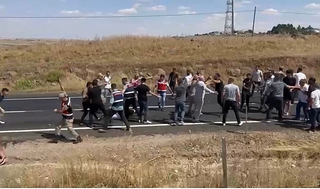Siverek’te yolu kapatan şahsa meydan dayağı
