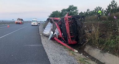 Tır, otobüsle kafa kafaya çarpıştı: 2 ölü, 6’sı ağır 20 yaralı