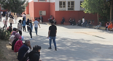 Urfa'da YKS adayları sınava yetişmek için ter döktü