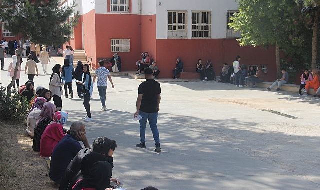 Urfa'da YKS adayları sınava yetişmek için ter döktü