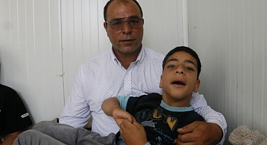 Urfalı aile oğlunun tedavisi için Adana'ya yerleşti