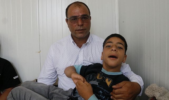 Urfalı aile oğlunun tedavisi için Adana'ya yerleşti