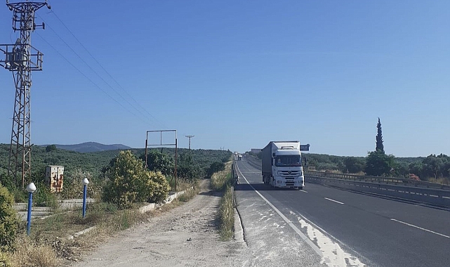 Yolcu otobüsü kamyona çarptı: 14 yaralı