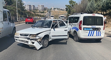 16 araç birbirine girdi: 1'i polis 2 kişi yaralandı