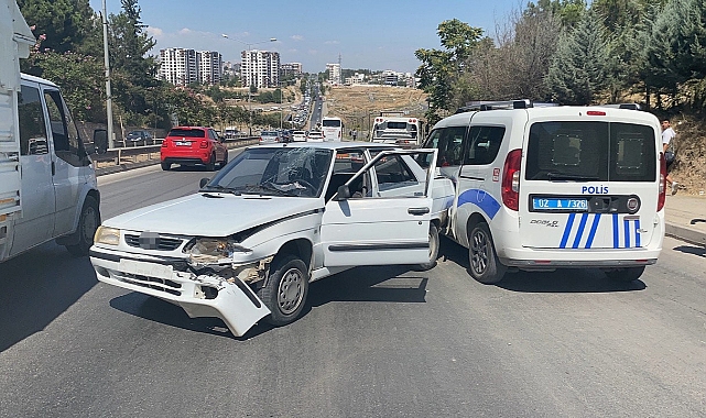 16 araç birbirine girdi: 1'i polis 2 kişi yaralandı