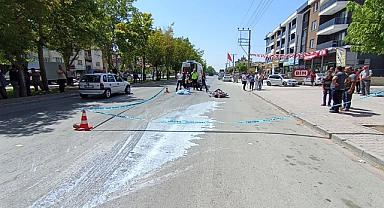 Kamyonun çarptığı motosiklet sürücüsü genç hayatını kaybetti