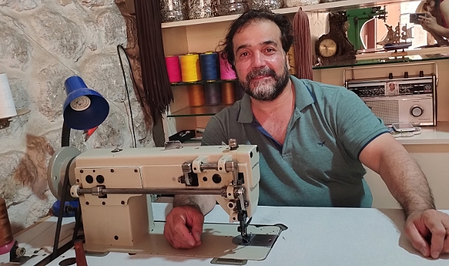6 yaşında babasının dükkanına adım attı, 45 yıldır ayakkabı tamir ediyor
