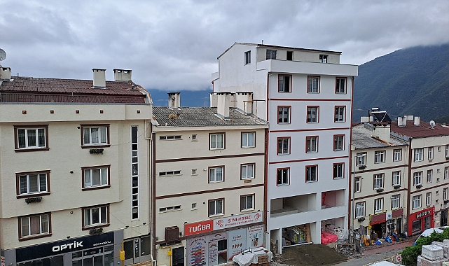 Artvin´de çatıda mahsur kalan köpeği itfaiye ekipleri kurtardı