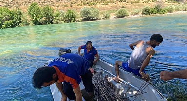 Baraj kapakları açıldı, 4 piknikçi mahsur kaldı