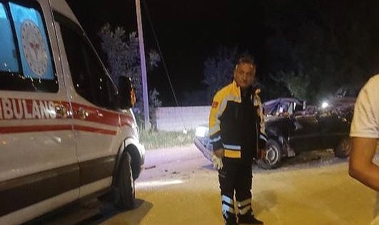 Biçerdöverle çarpışan otomobilin sürücüsü hayatını kaybetti