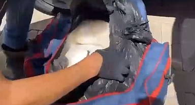 Durdurulan araçtan valiz valiz uyuşturucu çıktı