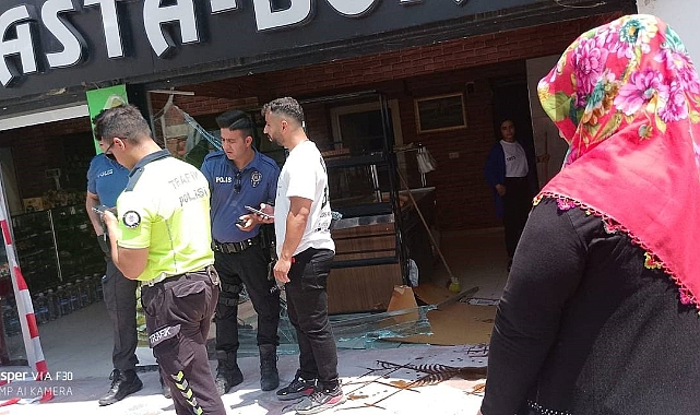 Ehliyetsiz sürücü direksiyon hakimiyetini kaybederek fırına girdi