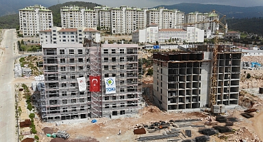 Enkaz kent Hatay'da deprem konutları yükseliyor