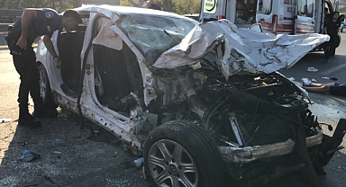 Gösterge ibresi 140'ta takılı kalan otomobilden 7 yaralı çıkarıldı