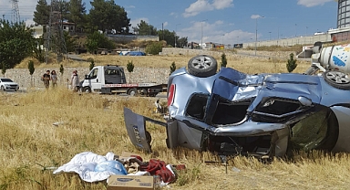 Hafif ticari araç taklalar attı: 2 yaralı