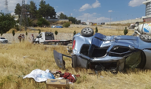 Hafif ticari araç taklalar attı: 2 yaralı