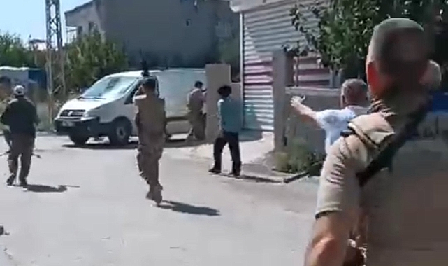 İki grup arasında taşlı ve sopalı kavga