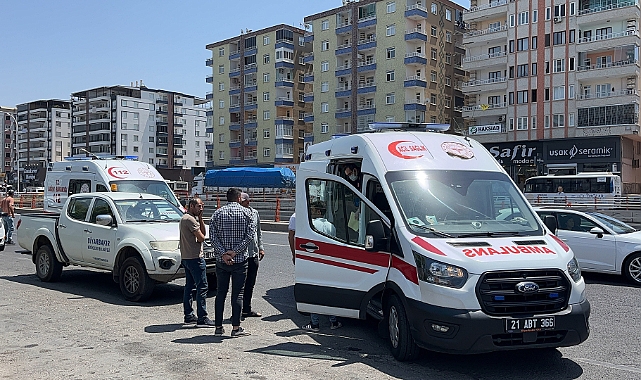 İki minibüsün çarpıştığı kazada 2 kişi yaralandı