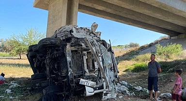 Kamyon viyadükten uçtu: 3 yaralı