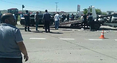 Karayazı’da trafik kazası: 3 yaralı