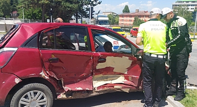 Kavşakta feci kaza: 6 yaralı